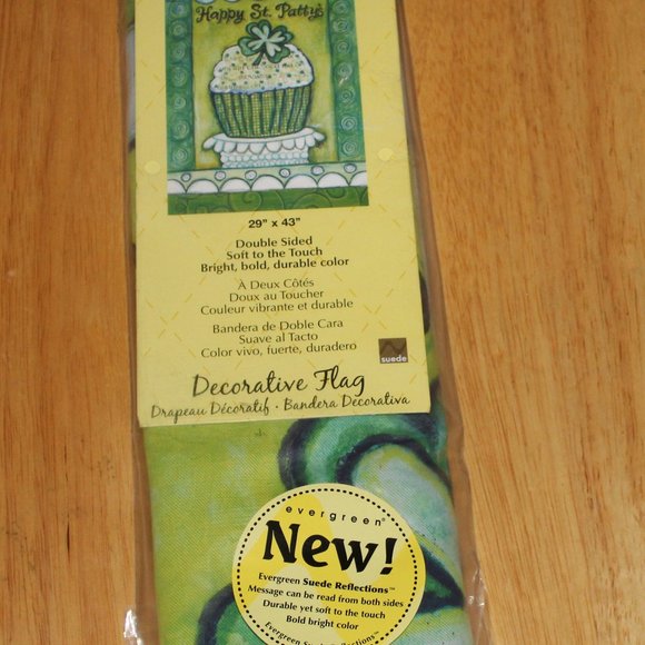 Happy St. Patty's Decorative Flag - Picture 1 of 2